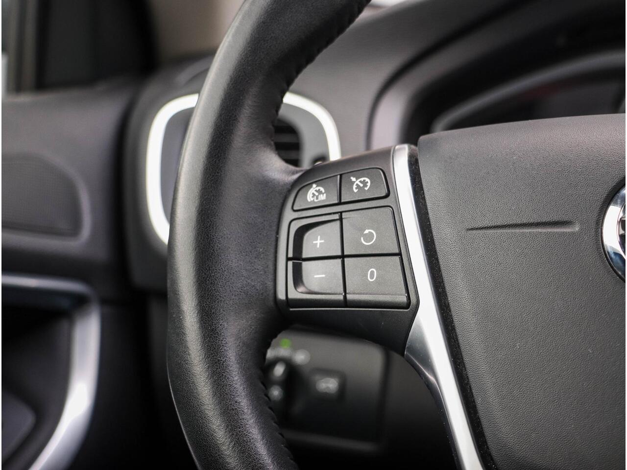 Volvo V40 1.5 T2 Polar+ Automaat | Navigatie | Stoelverwarming | LED