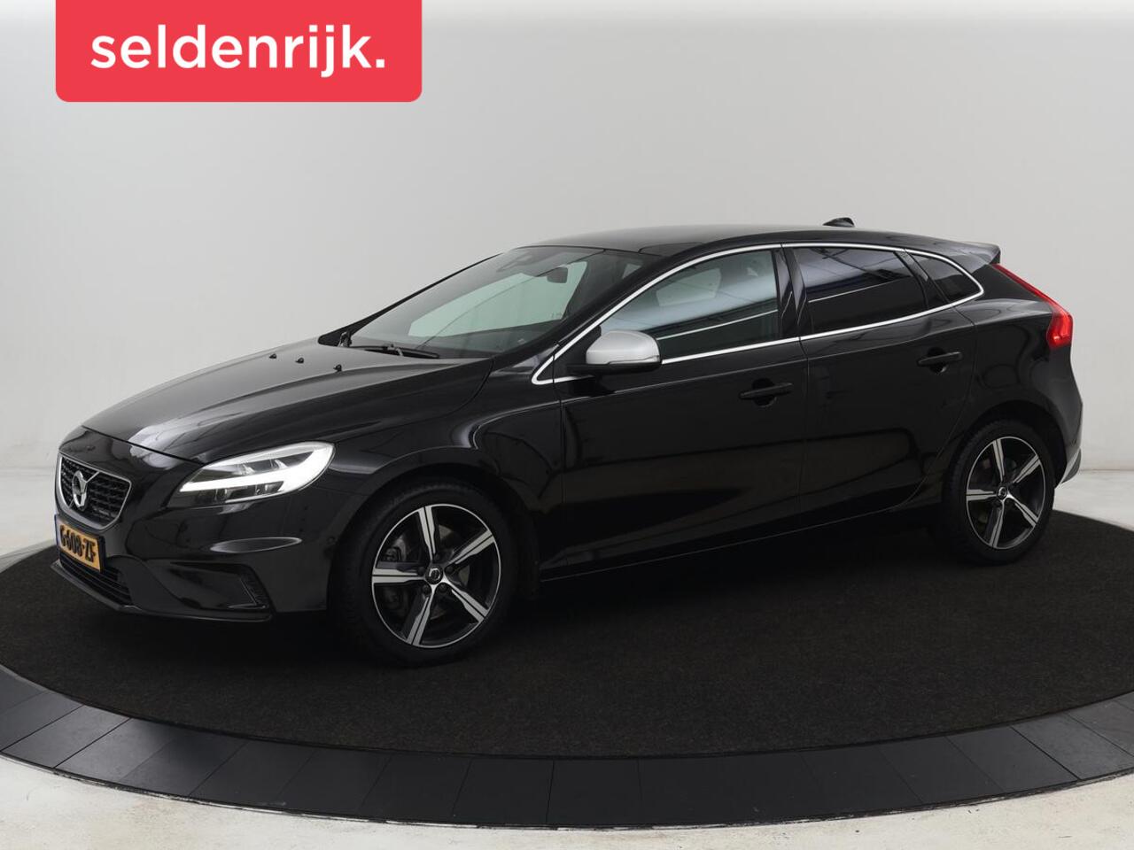 Volvo V40 1.5 T3 Polar+ Sport | Panoramadak | Stoelverwarming | Camera | Full LED | Navigatie | Park Assist | Harman/Kardon | Keyless | R Design