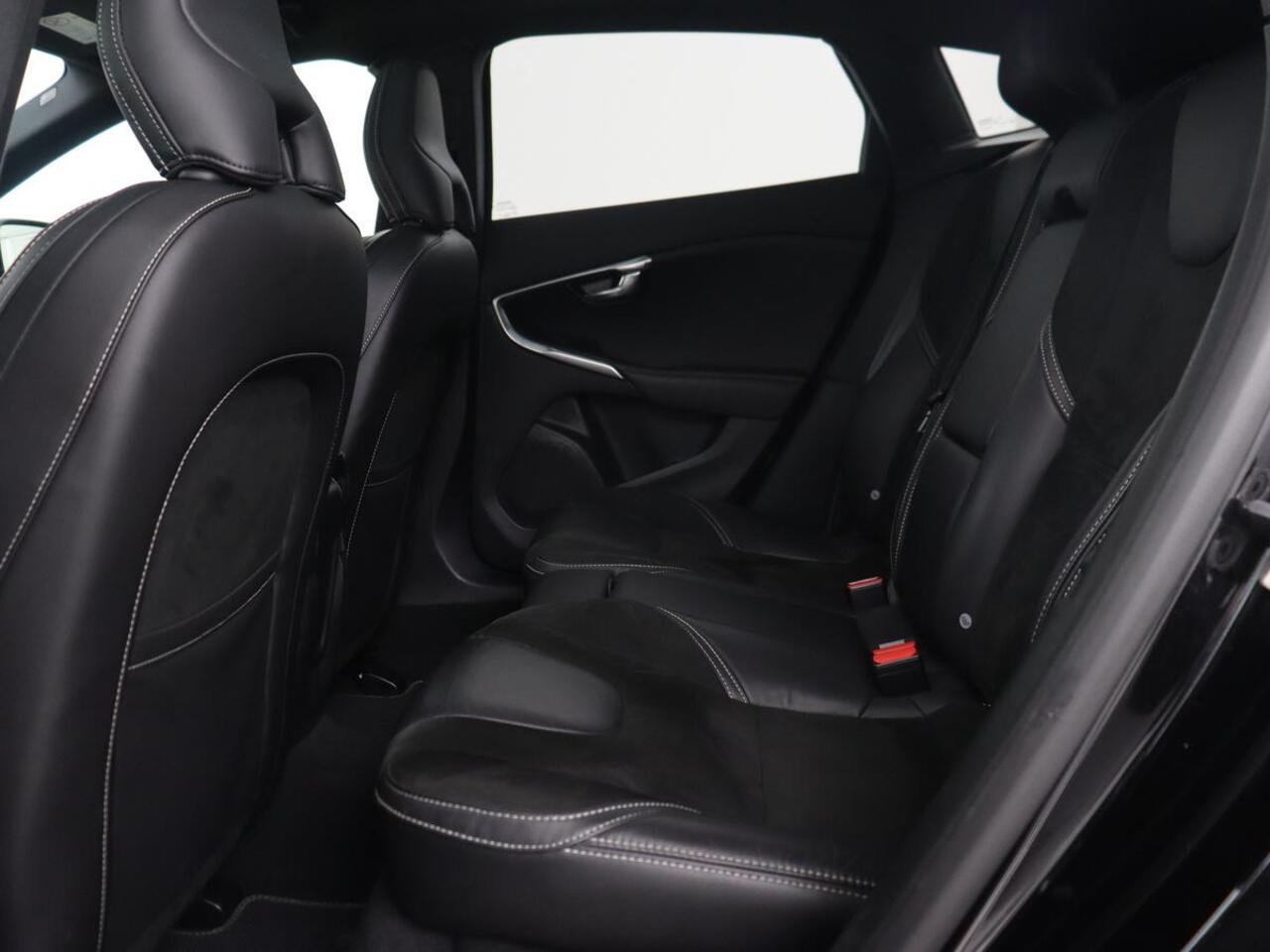 Volvo V40 1.5 T3 Polar+ Sport | Panoramadak | Stoelverwarming | Camera | Full LED | Navigatie | Park Assist | Harman/Kardon | Keyless | R Design