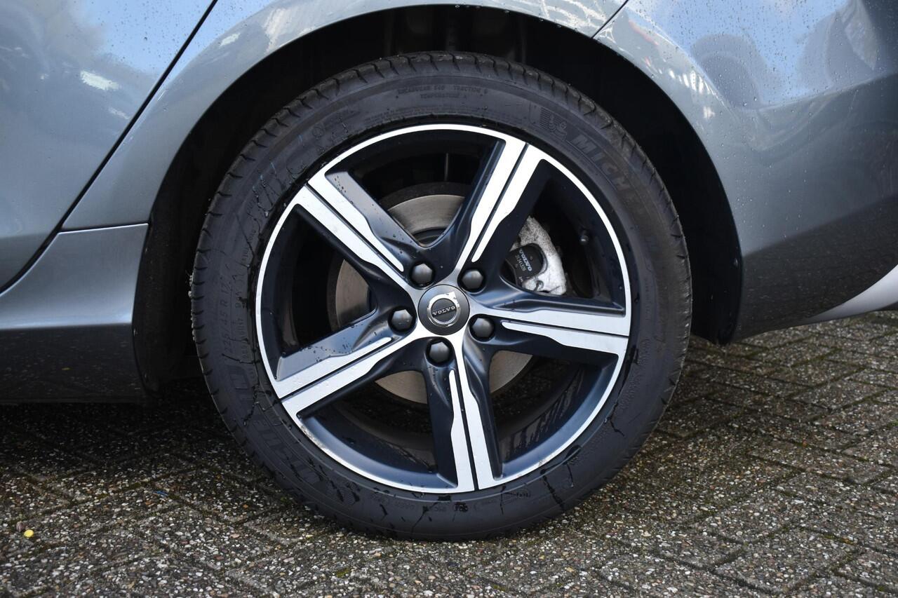 Volvo V40 T3 Polar+ Sport | Standkachel | Elek bedienbare stoelen met geheugen | Trekhaak |