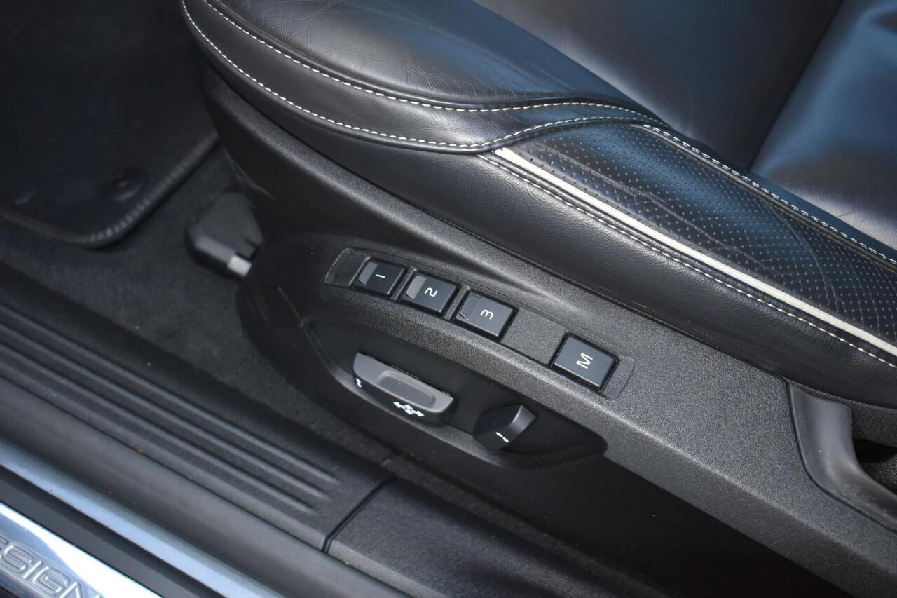 Volvo V40 T3 Polar+ Sport | Standkachel | Elek bedienbare stoelen met geheugen | Trekhaak |