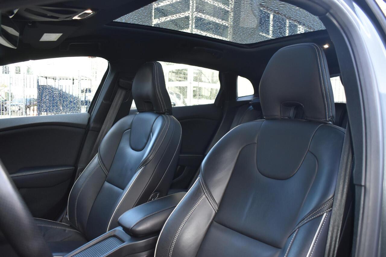 Volvo V40 T3 Polar+ Sport | Standkachel | Elek bedienbare stoelen met geheugen | Trekhaak |
