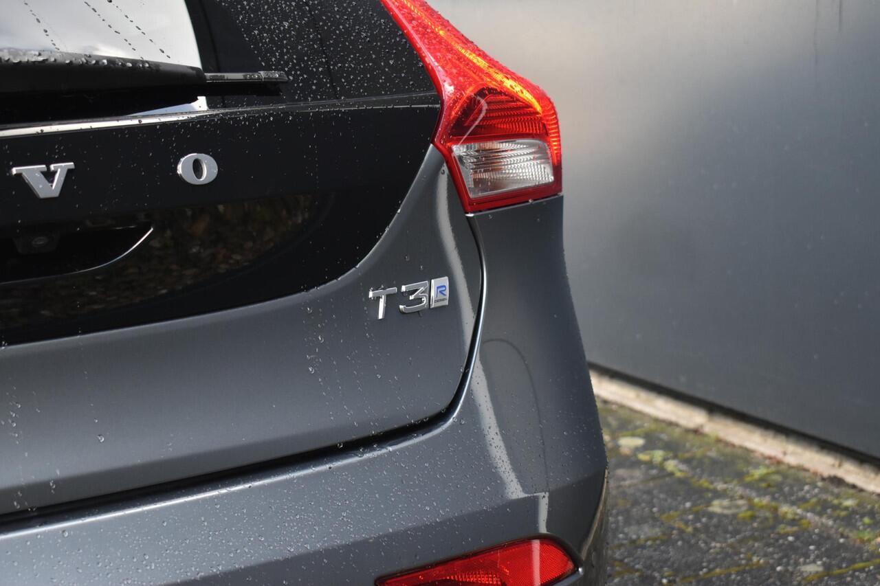 Volvo V40 T3 Polar+ Sport | Standkachel | Elek bedienbare stoelen met geheugen | Trekhaak |
