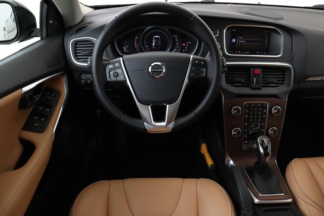 Volvo V40 CROSS COUNTRY T3 AUT. POLAR+ LUXURY -PANO.DAK|POWER-SEATS|ADAP.CRUISE|HARMAN/KARDON|LEDER|BLIS