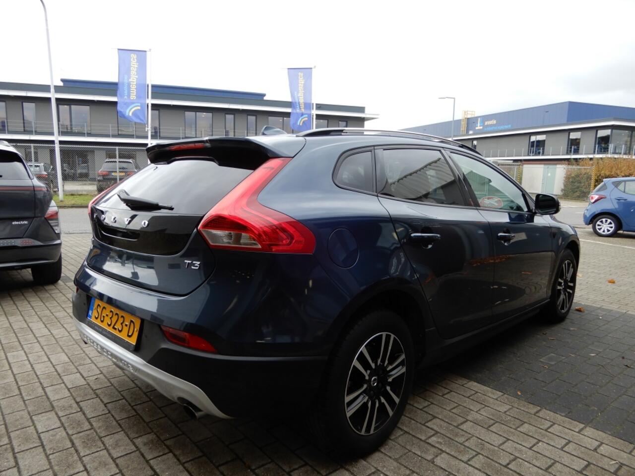 Volvo V40 CROSS COUNTRY 1.5 T3 Nordic+ | NL auto | lage km stand | dealer onderhouden |