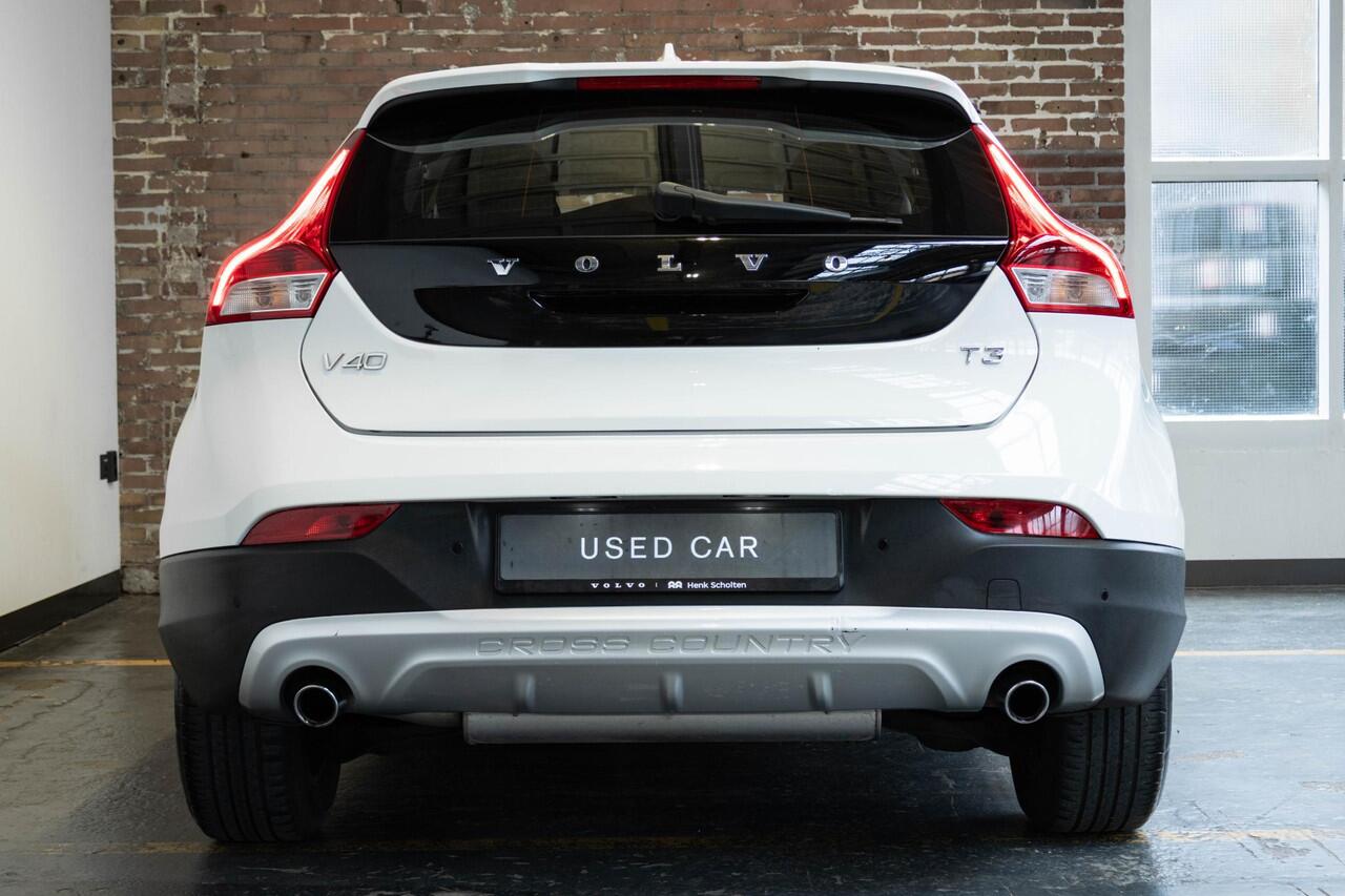 Volvo V40 CROSS COUNTRY T3 Automaat Edition+ | Stoelverwarming | Volvo on Call | Parkeersensoren achter | High Performance Audio | Dealeronderhouden | Climate Control | Cruise Control | Navigatie