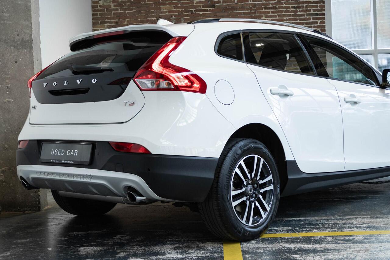 Volvo V40 CROSS COUNTRY T3 Automaat Edition+ | Stoelverwarming | Volvo on Call | Parkeersensoren achter | High Performance Audio | Dealeronderhouden | Climate Control | Cruise Control | Navigatie