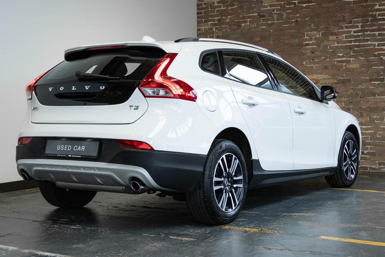 Volvo V40 CROSS COUNTRY T3 Automaat Edition+ | Stoelverwarming | Volvo on Call | Parkeersensoren achter | High Performance Audio | Dealeronderhouden | Climate Control | Cruise Control | Navigatie