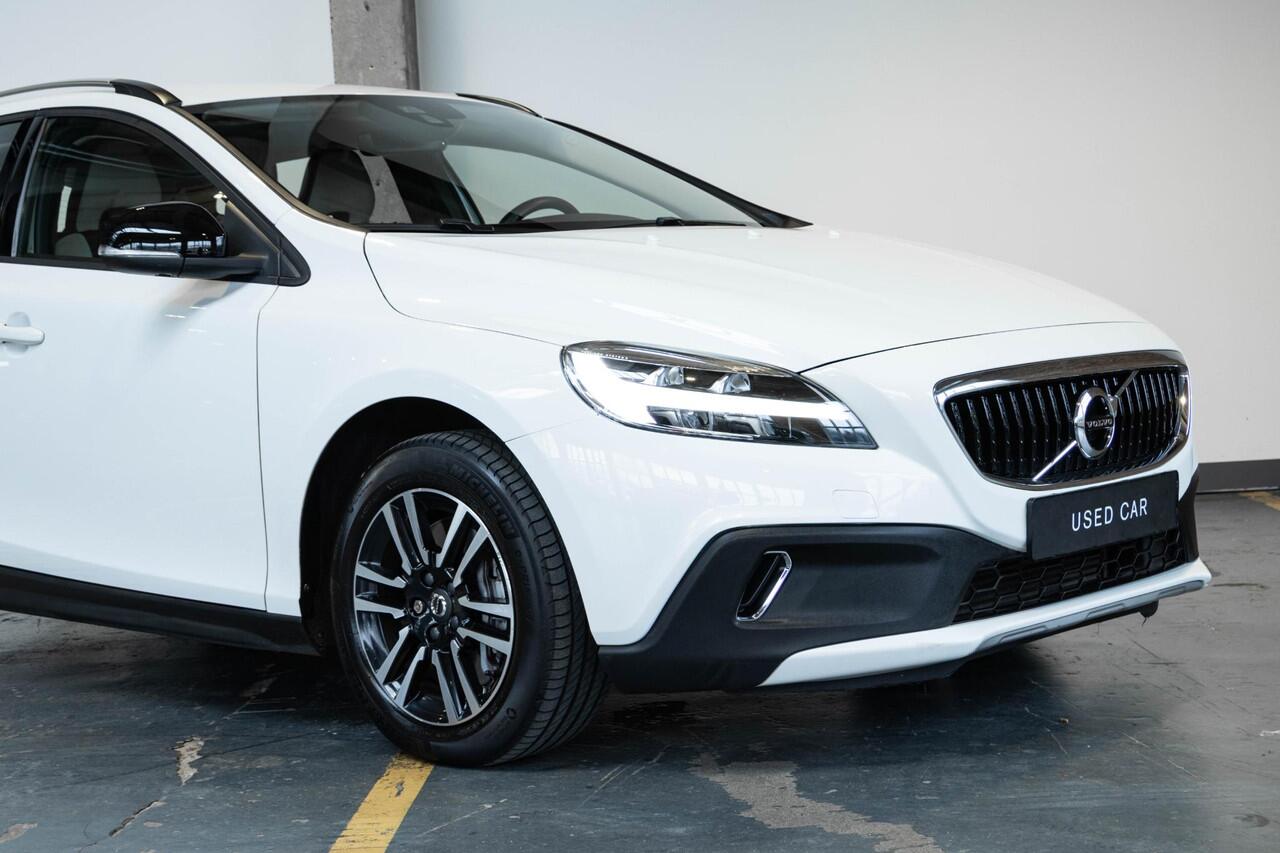 Volvo V40 CROSS COUNTRY T3 Automaat Edition+ | Stoelverwarming | Volvo on Call | Parkeersensoren achter | High Performance Audio | Dealeronderhouden | Climate Control | Cruise Control | Navigatie