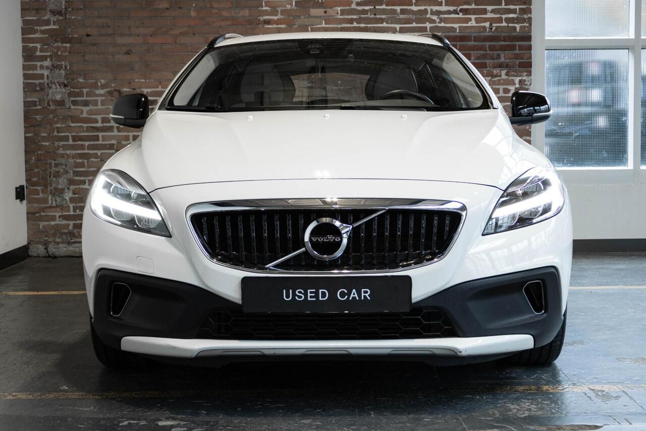 Volvo V40 CROSS COUNTRY T3 Automaat Edition+ | Stoelverwarming | Volvo on Call | Parkeersensoren achter | High Performance Audio | Dealeronderhouden | Climate Control | Cruise Control | Navigatie