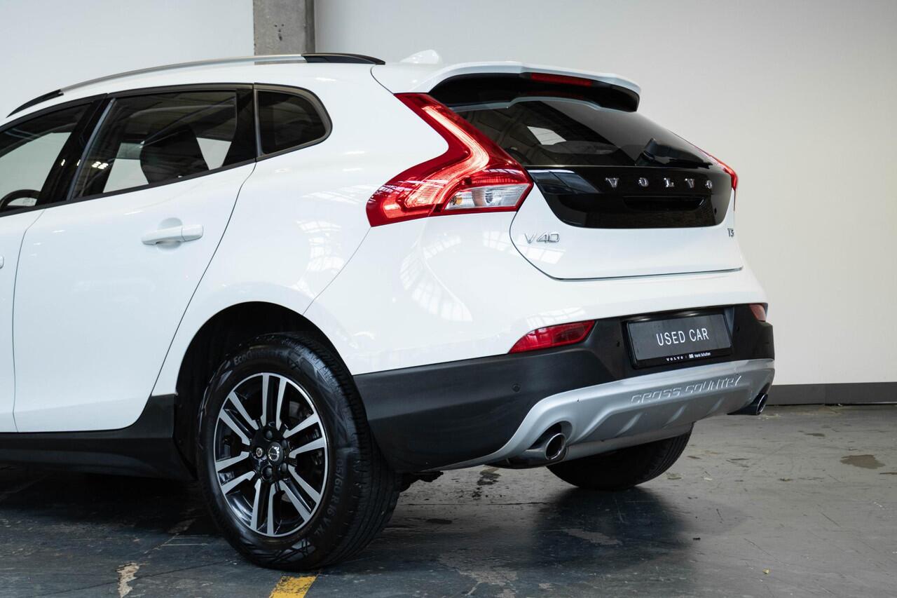 Volvo V40 CROSS COUNTRY T3 Automaat Edition+ | Stoelverwarming | Volvo on Call | Parkeersensoren achter | High Performance Audio | Dealeronderhouden | Climate Control | Cruise Control | Navigatie