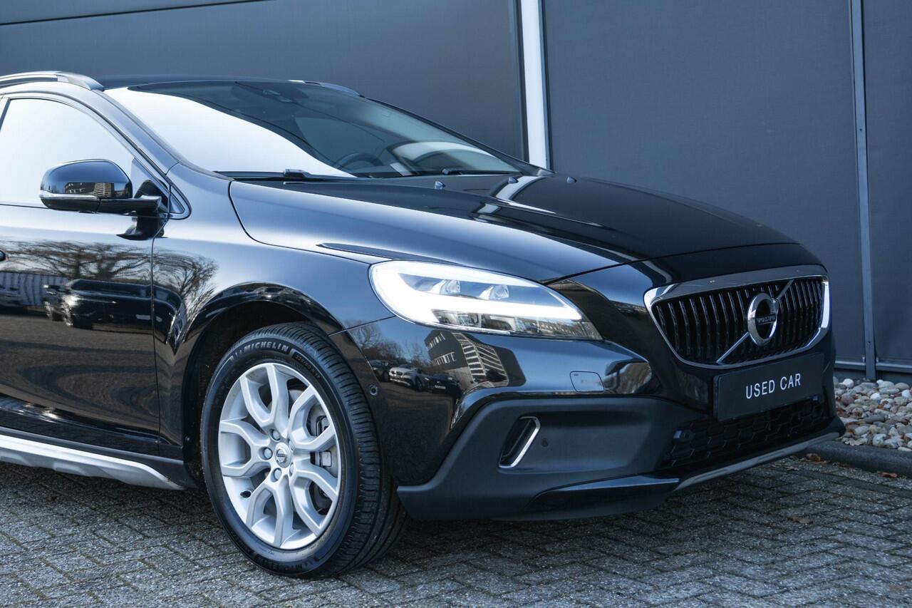 Volvo V40 CROSS COUNTRY T3 Automaat Polar+ Luxury | Panoramadak| Afneembare trekhaak| Alarmklasse 3| Premium Audio| Lederen Bekleding| Exterior Styling kit.