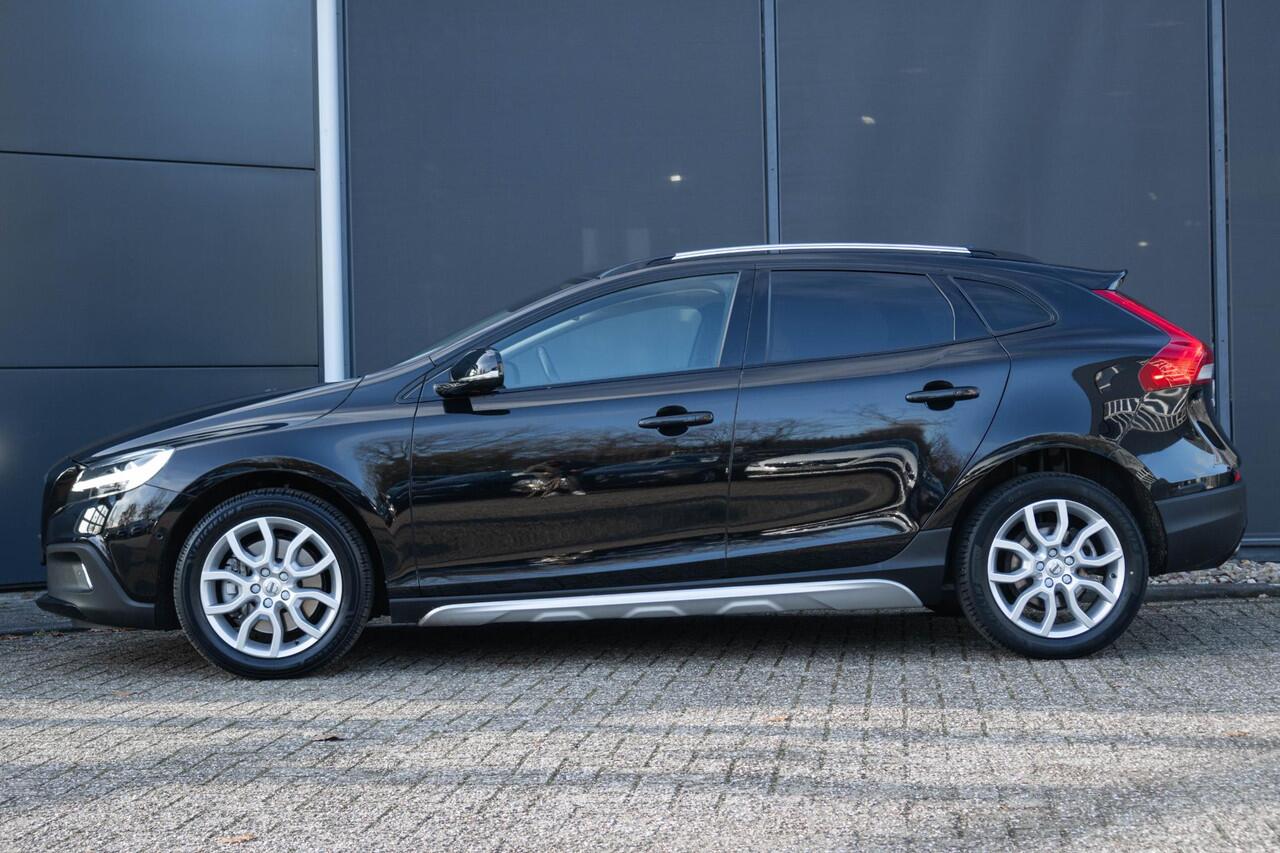 Volvo V40 CROSS COUNTRY T3 Automaat Polar+ Luxury | Panoramadak| Afneembare trekhaak| Alarmklasse 3| Premium Audio| Lederen Bekleding| Exterior Styling kit.