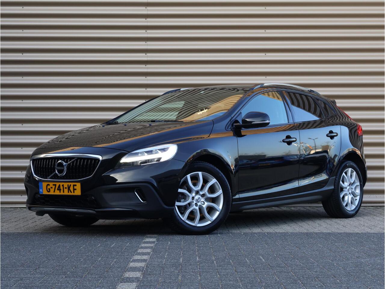 Volvo V40 CROSS COUNTRY T3 Polar+ Luxury | Panoramadak | Harman Kardon | Stoelverwarming