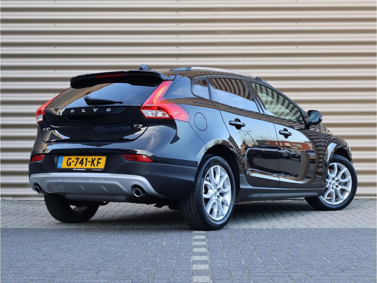 Volvo V40 CROSS COUNTRY T3 Polar+ Luxury | Panoramadak | Harman Kardon | Stoelverwarming