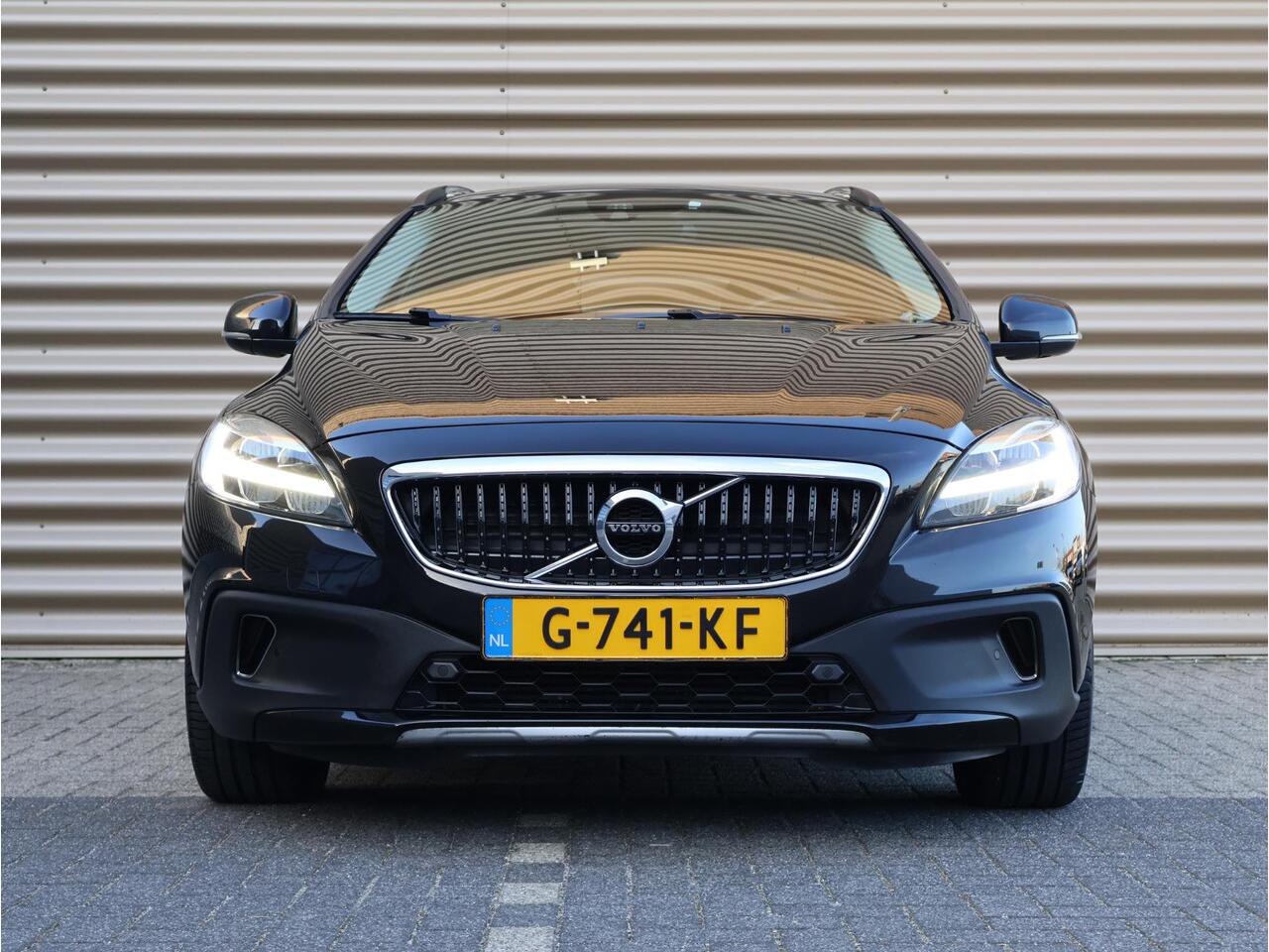 Volvo V40 CROSS COUNTRY T3 Polar+ Luxury | Panoramadak | Harman Kardon | Stoelverwarming