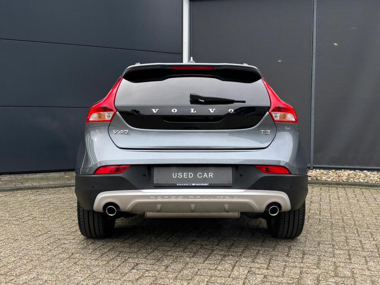 Volvo V40 CROSS COUNTRY T3 Polar+ Luxury | Harman Kardon Premium Sound | Panoramadak | Parkeersensoren en Parkeercamera achter | Lederen bekleding | Standkachel | Volvo Guard alarm | Climate control | Cruise control |