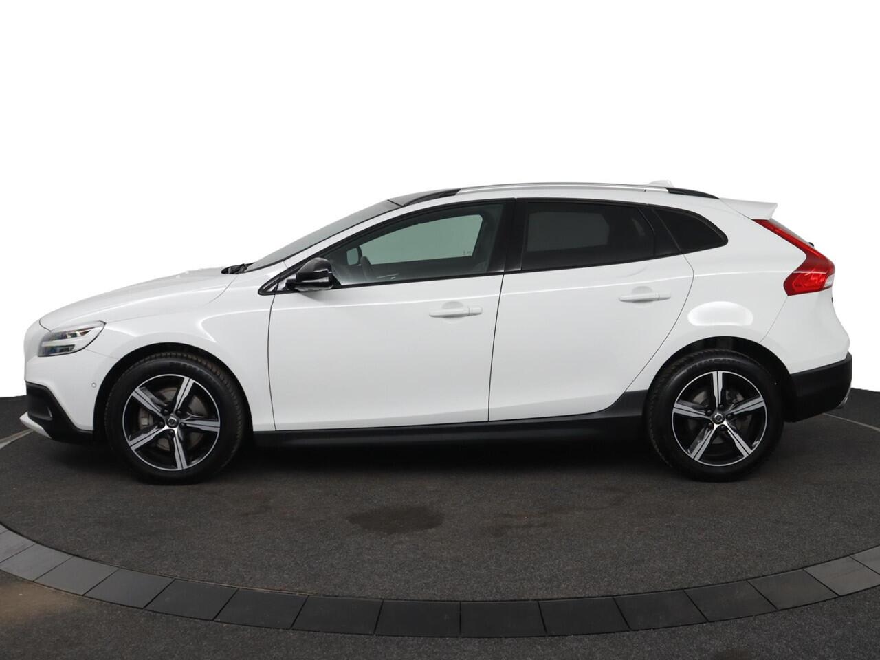 Volvo V40 CROSS COUNTRY T3 Polar+ Luxury | NAP | Automaat | 1e eigenaar | Pano | Leder | Stoelverwarming | Keyless