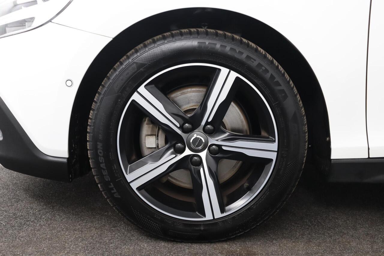 Volvo V40 CROSS COUNTRY T3 Polar+ Luxury | NAP | Automaat | 1e eigenaar | Pano | Leder | Stoelverwarming | Keyless