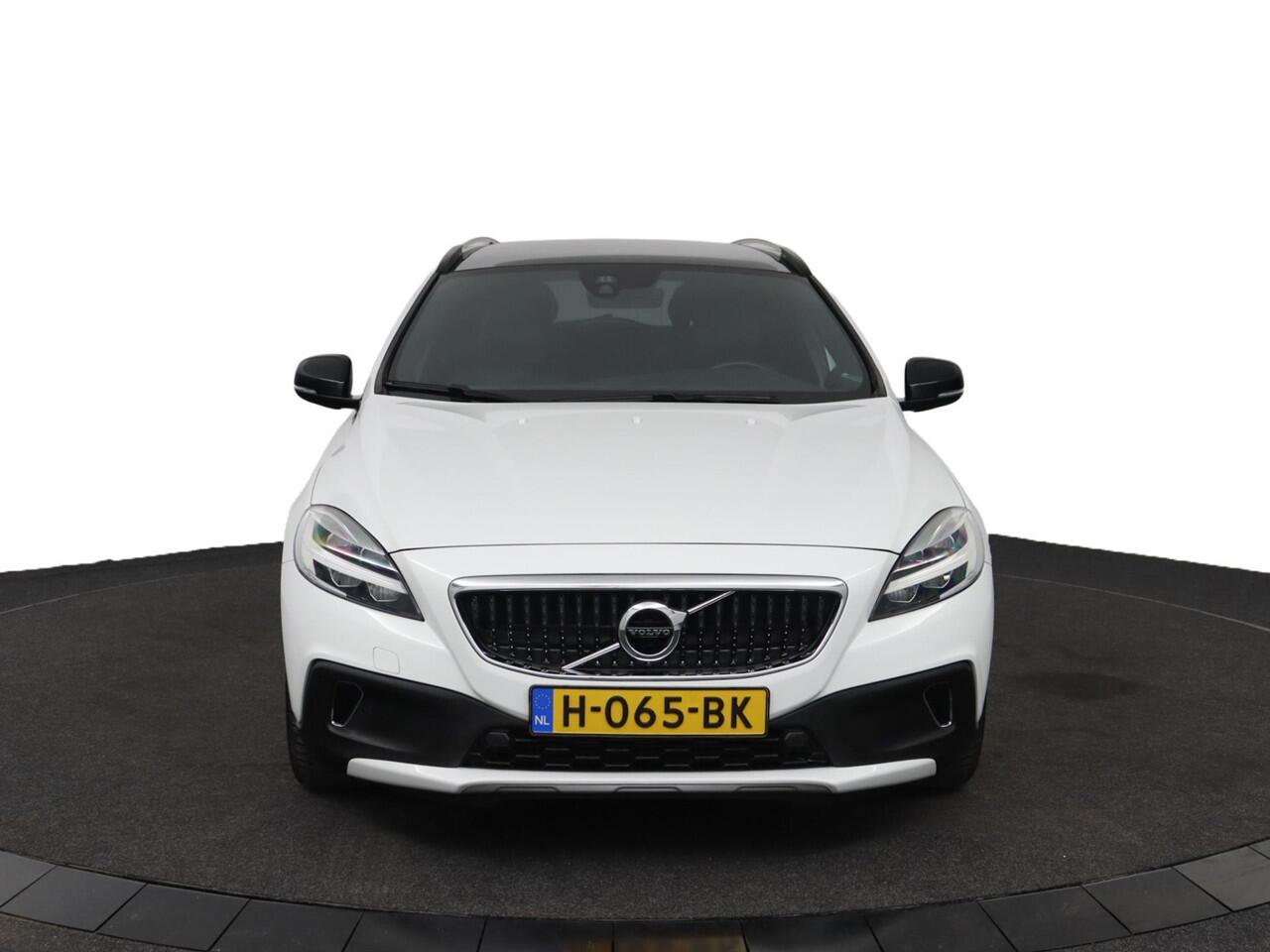 Volvo V40 CROSS COUNTRY T3 Polar+ Luxury | NAP | Automaat | 1e eigenaar | Pano | Leder | Stoelverwarming | Keyless