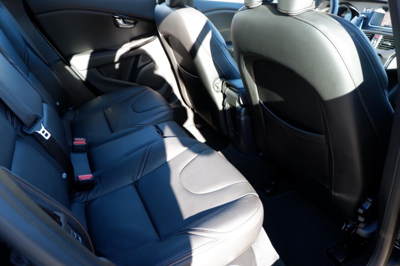 Volvo V40 CROSS COUNTRY 1.5 T3 Polar + / INCL. 12mnd BOVAG / Leder / Stoelverwarming
