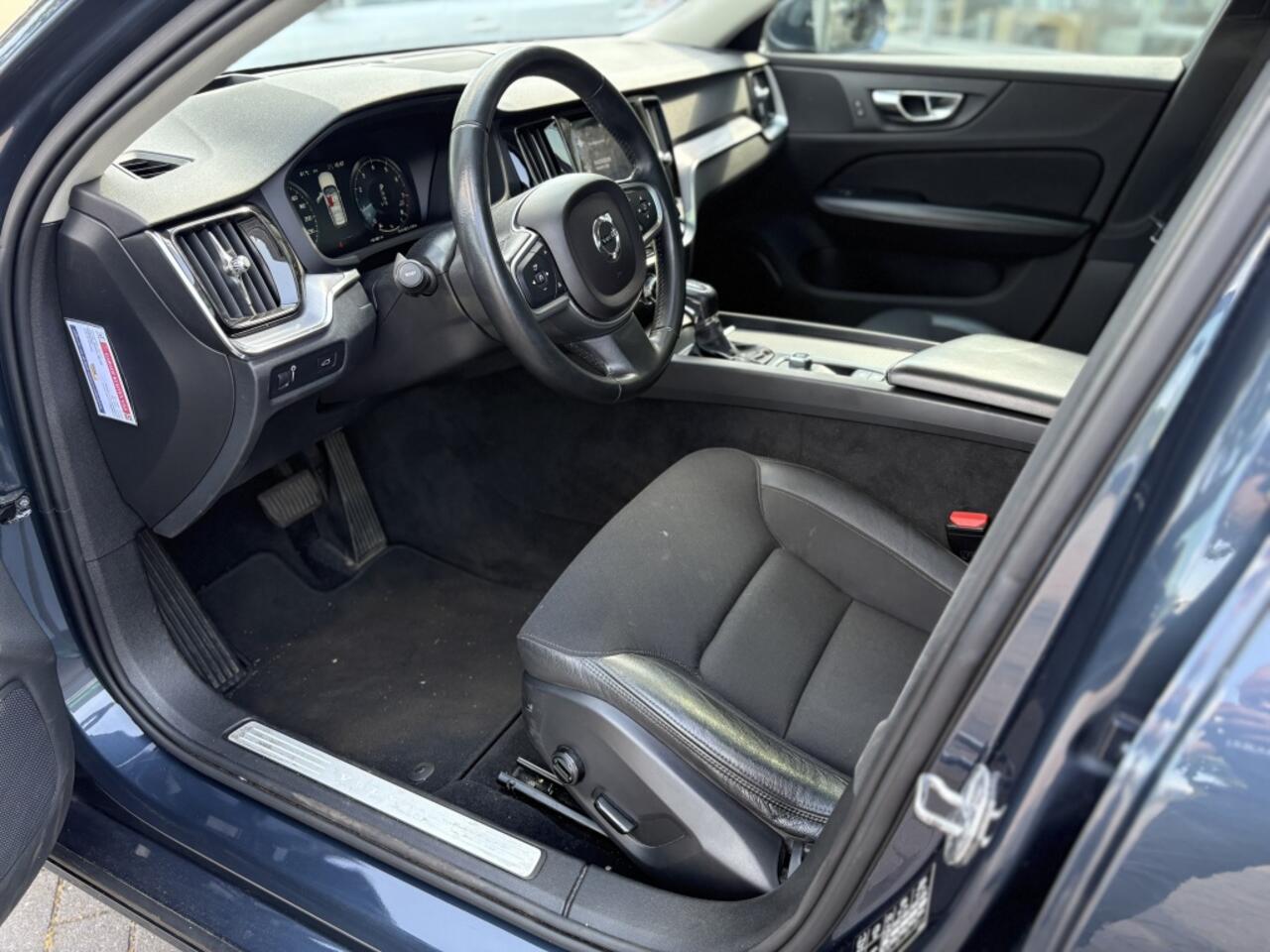 Volvo V60 2.0 T5 Momentum