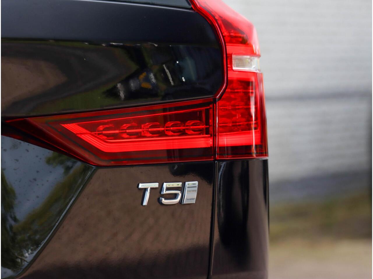 Volvo V60 2.0 T5 Inscription 250PK Camera Leder Dealeronderhouden!