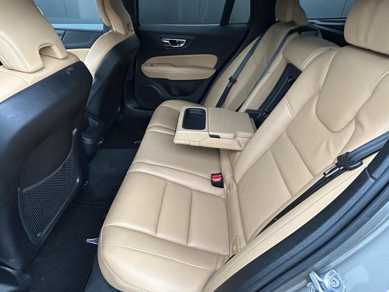 Volvo V60 2.0 T5 Inscription Amber Leer / Elektr.verst. best. stoel / stoelverw. / park assist V+A / Sportchassis / Extra getint glas / Elektr. bed. achterklep