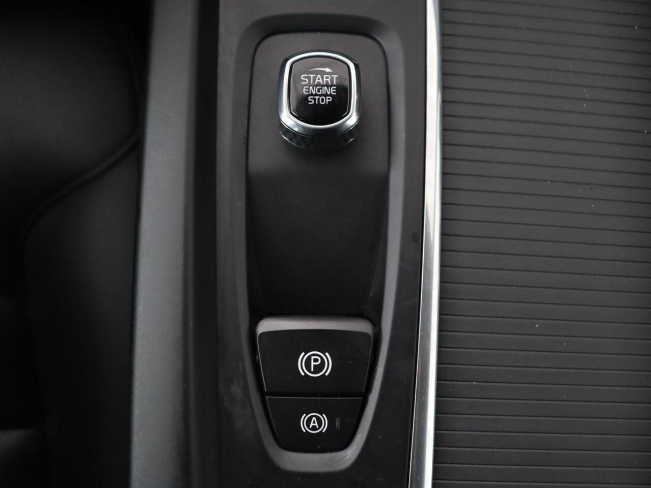 Volvo V60 2.0 T5 Momentum | 1e eigenaar | Leder | Trekhaak | Adaptive cruise | Stoelverwarming | Carplay | Navigatie | 18'' | Climate control | Parkeerhulp