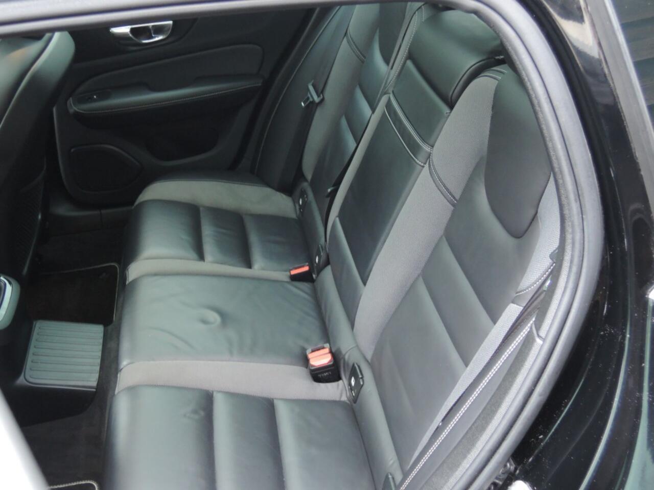 Volvo V60 2.0 T8 TE AWD R-DESIGN