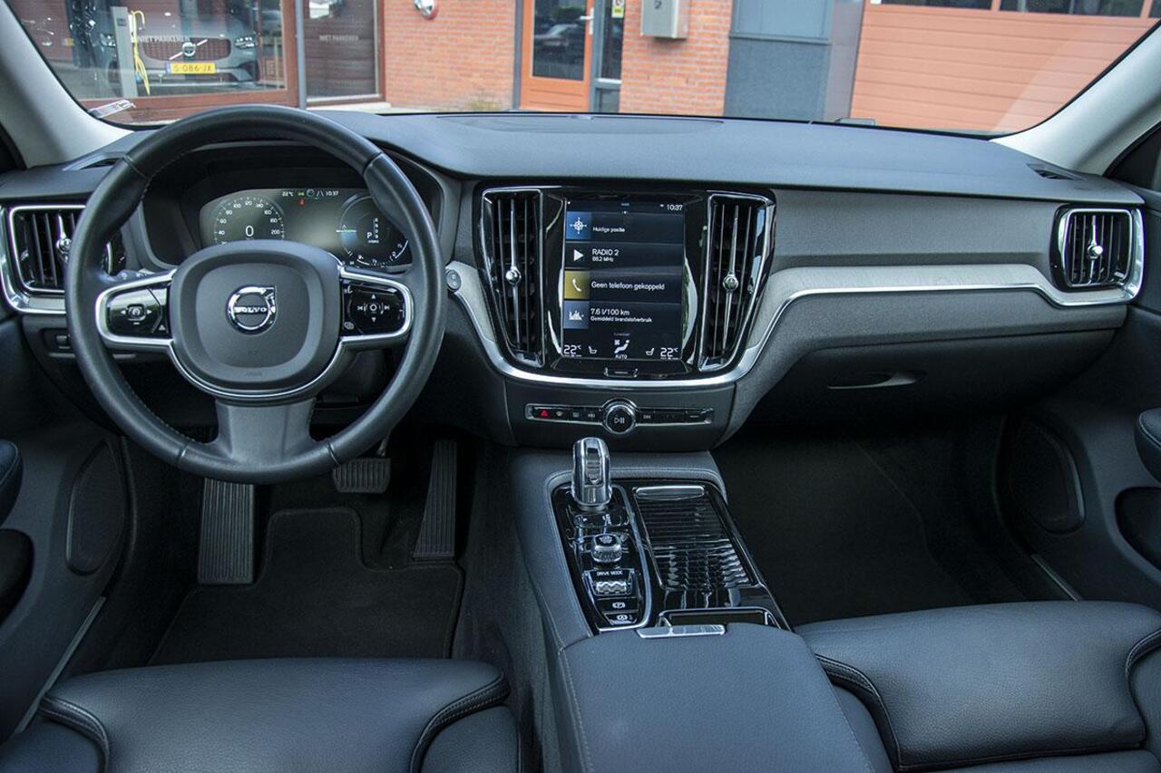 Volvo V60 2.0 T8 TWIN ENGINE AWD INSCRIPTION