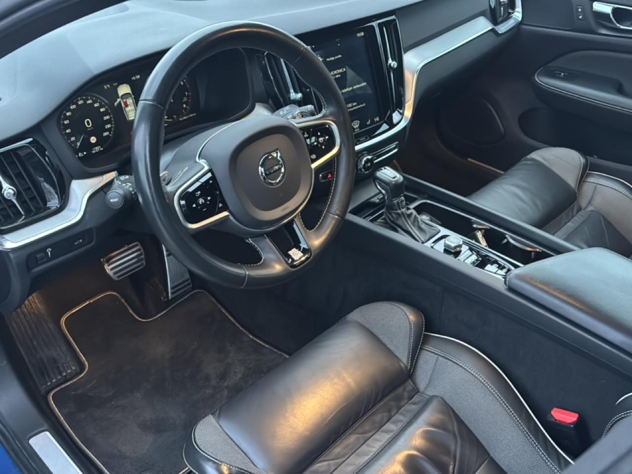 Volvo V60 2.0 T5 R-Design