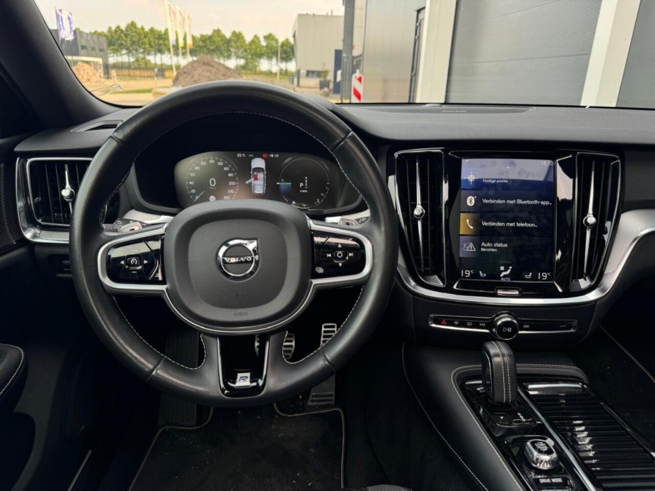 Volvo V60 2.0 T8 TE AWD R-Des. 392pk PANO CR CONTROL NAVI ECC