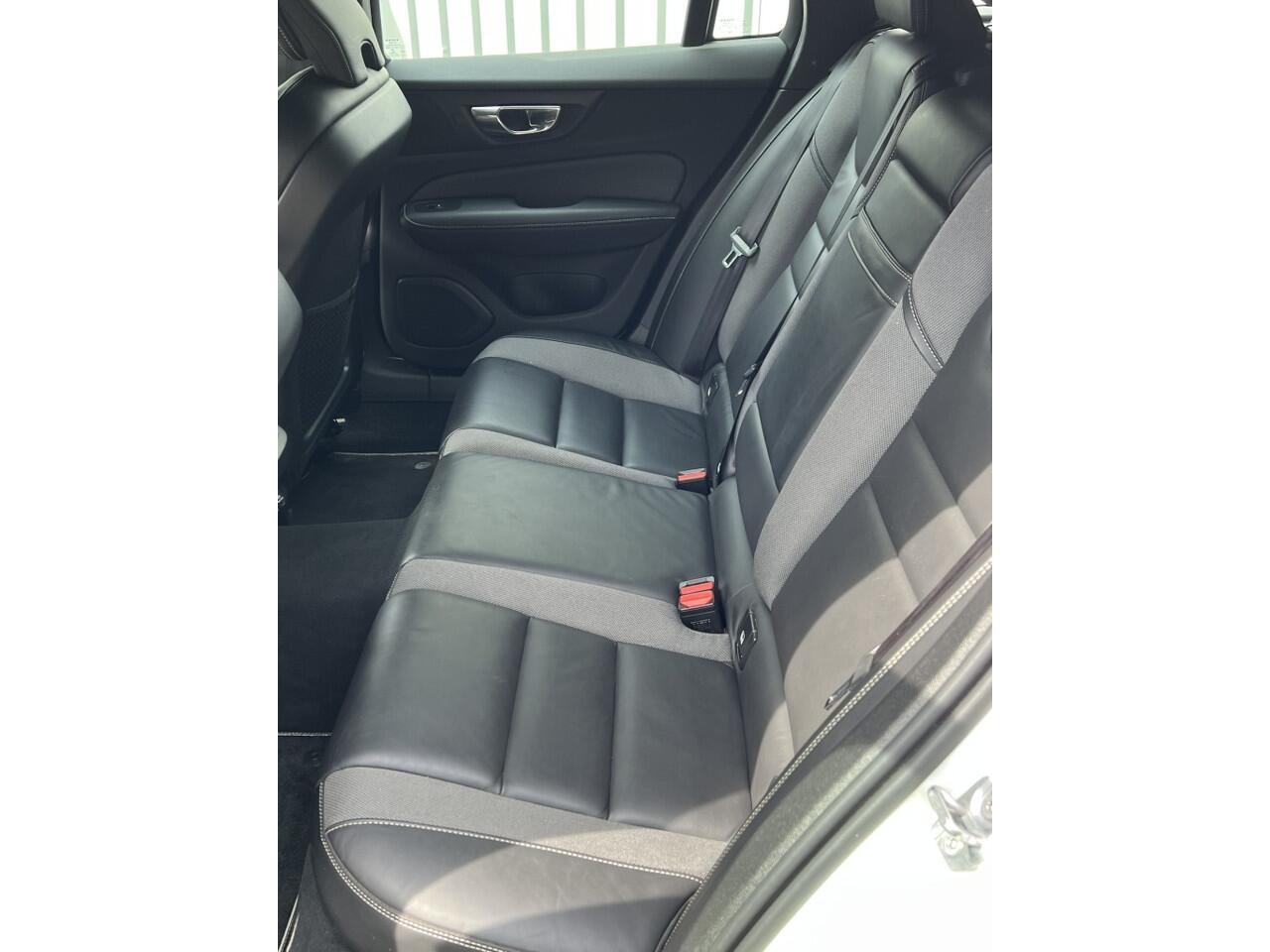 Volvo V60 2.0 D4 R-Design