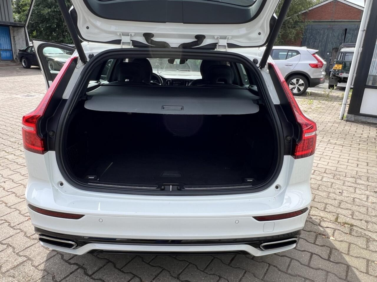 Volvo V60 2.0 D4 R-Design