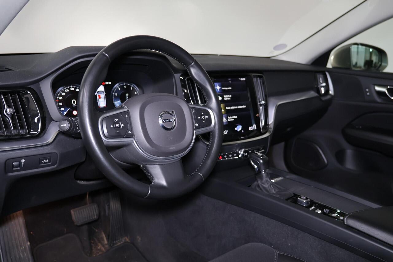 Volvo V60 T5 Momentum - IntelliSafe Assist & Surround - Parkeersensoren voor & achter - Apple Carplay & Android Auto - High Performance audio - 18' LMV