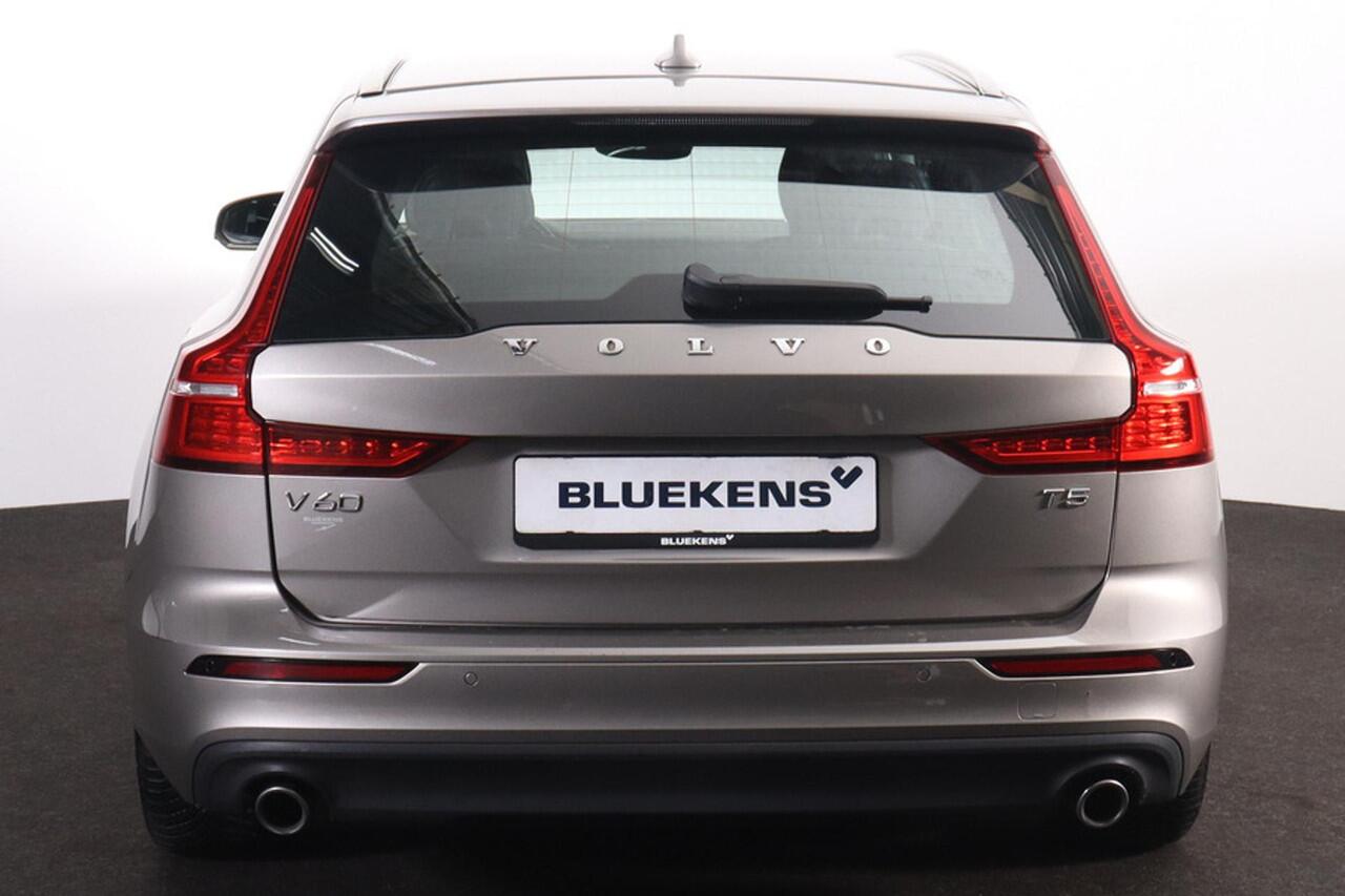 Volvo V60 T5 Momentum - IntelliSafe Assist & Surround - Parkeersensoren voor & achter - Apple Carplay & Android Auto - High Performance audio - 18' LMV