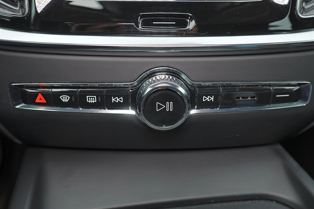 Volvo V60 T5 Momentum - IntelliSafe Assist & Surround - Parkeersensoren voor & achter - Apple Carplay & Android Auto - High Performance audio - 18' LMV