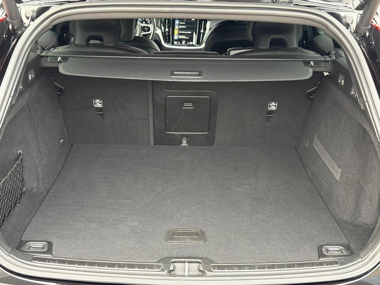 Volvo V60 2.0 T5 Inscription 250PK! | Trekhaak | LED| Climate control | Cruise control | Stoelverwarming | achterbank verwarming | Leder | Zitvlak verlengers | DAB Radio | Apple CarPlay |