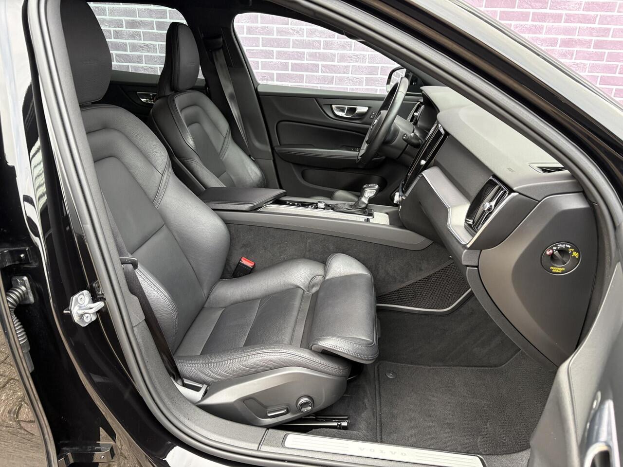 Volvo V60 2.0 T5 Inscription 250PK! | Trekhaak | LED| Climate control | Cruise control | Stoelverwarming | achterbank verwarming | Leder | Zitvlak verlengers | DAB Radio | Apple CarPlay |