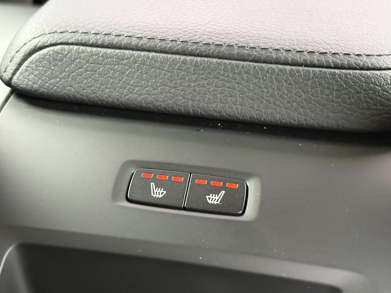 Volvo V60 2.0 T5 Inscription 250PK! | Trekhaak | LED| Climate control | Cruise control | Stoelverwarming | achterbank verwarming | Leder | Zitvlak verlengers | DAB Radio | Apple CarPlay |