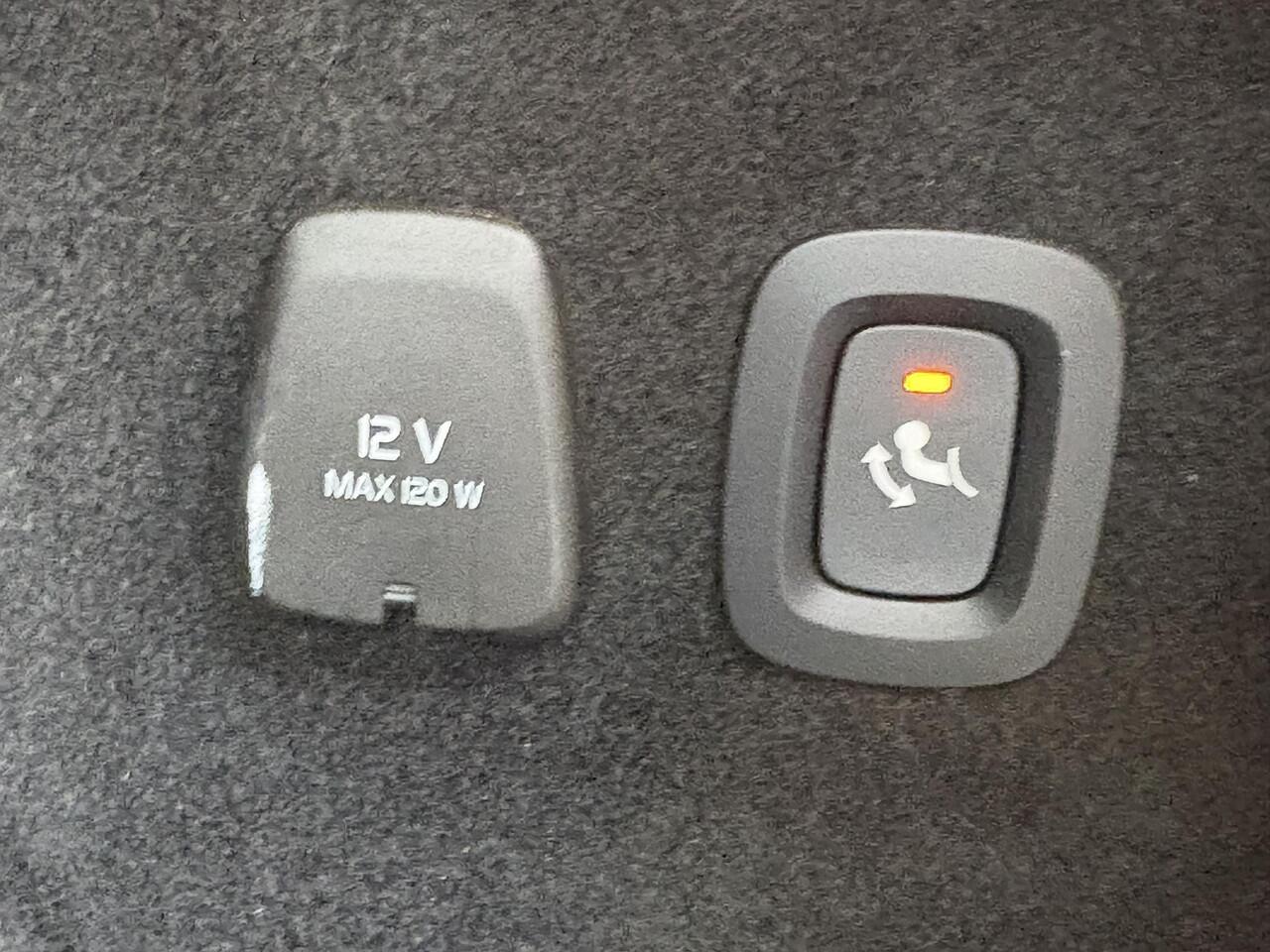 Volvo V60 2.0 T5 Inscription 250PK! | Trekhaak | LED| Climate control | Cruise control | Stoelverwarming | achterbank verwarming | Leder | Zitvlak verlengers | DAB Radio | Apple CarPlay |