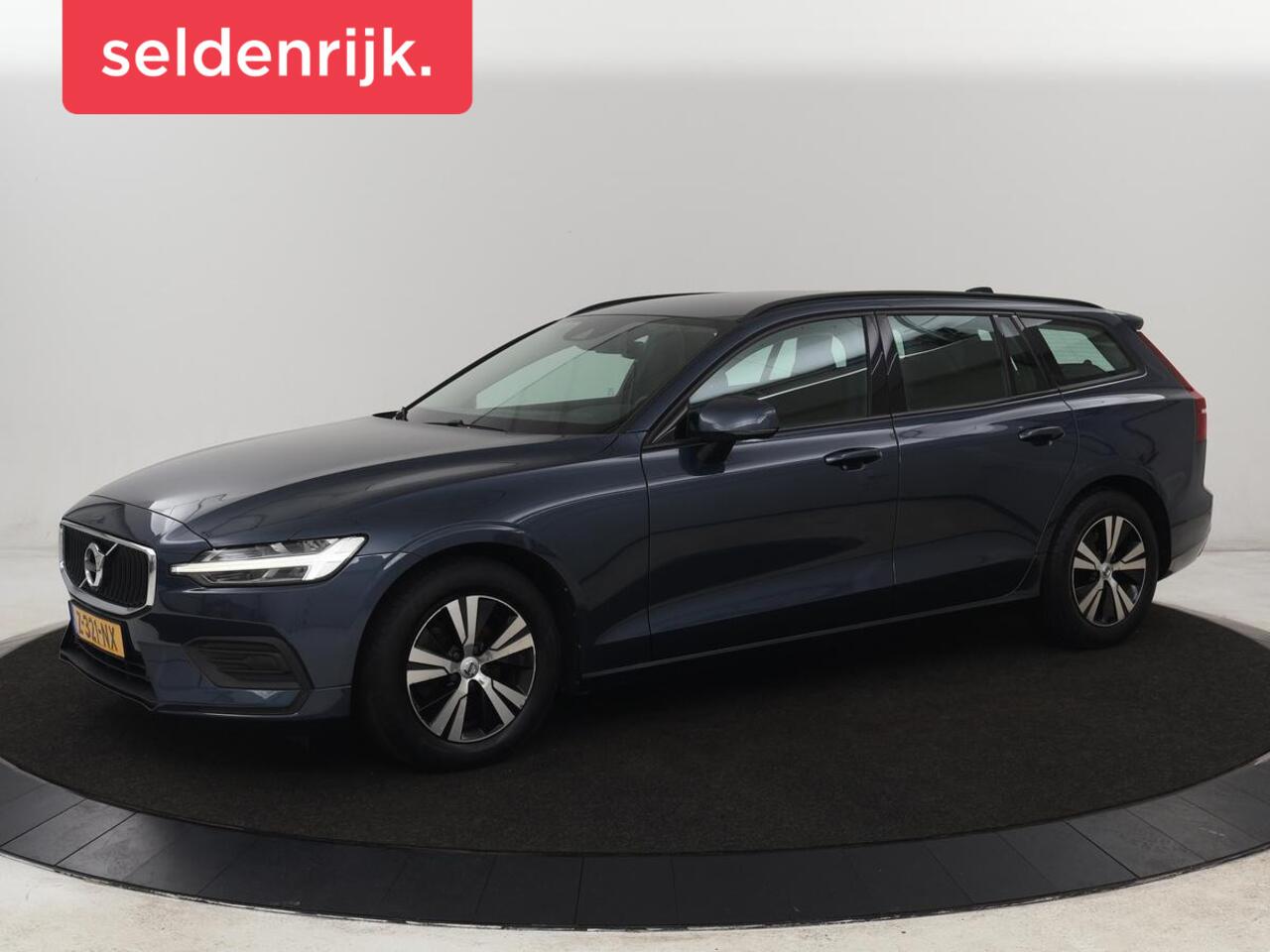 Volvo V60 2.0 D3 Momentum | Carplay | Navigatie | Full LED | Cruise control | Parkeerhulp | Climate control | Bluetooth | Digital Cockpit