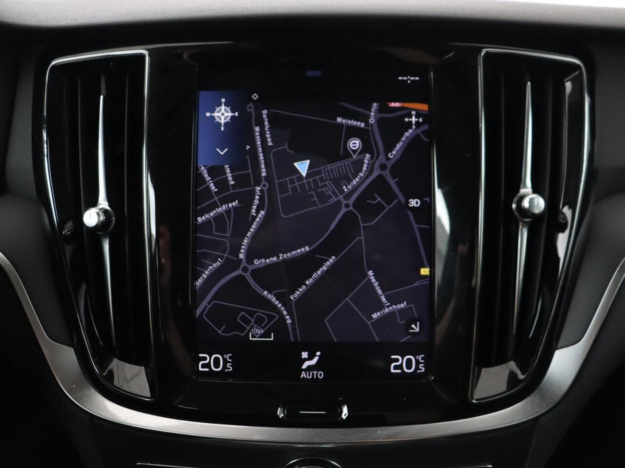 Volvo V60 2.0 D3 Momentum | Carplay | Navigatie | Full LED | Cruise control | Parkeerhulp | Climate control | Bluetooth | Digital Cockpit
