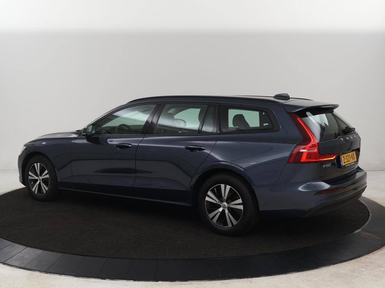 Volvo V60 2.0 D3 Momentum | Carplay | Navigatie | Full LED | Cruise control | Parkeerhulp | Climate control | Bluetooth | Digital Cockpit