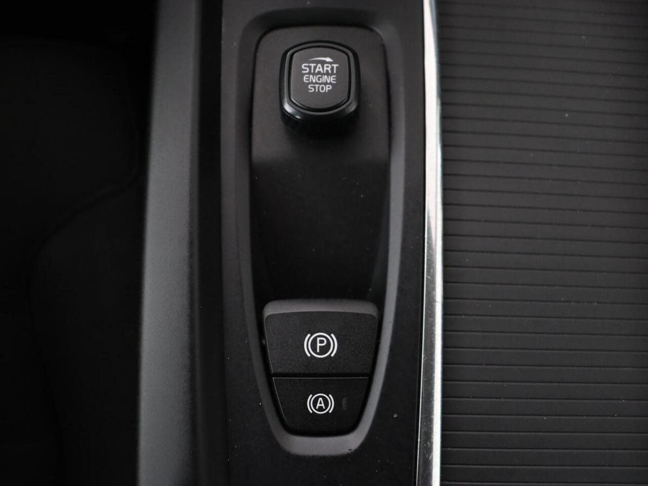 Volvo V60 2.0 D3 Momentum | Carplay | Navigatie | Full LED | Cruise control | Parkeerhulp | Climate control | Bluetooth | Digital Cockpit