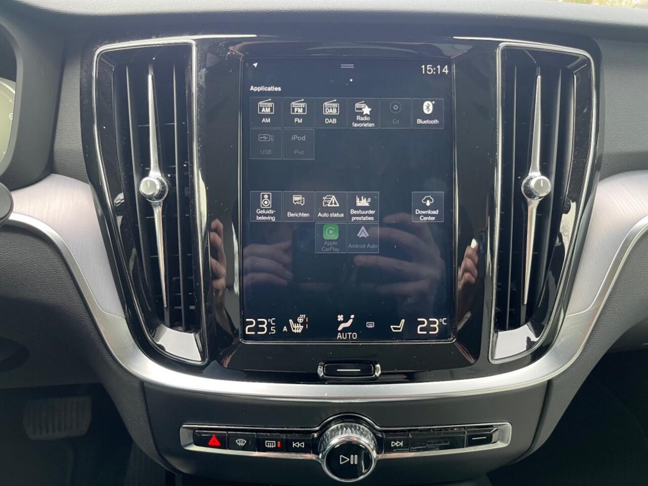 Volvo V60 2.0 T5 MOMENTUM 250PK AUTOMAAT / TREKHAAK / CARPLAY / LEDER / ADAP. CRUISE