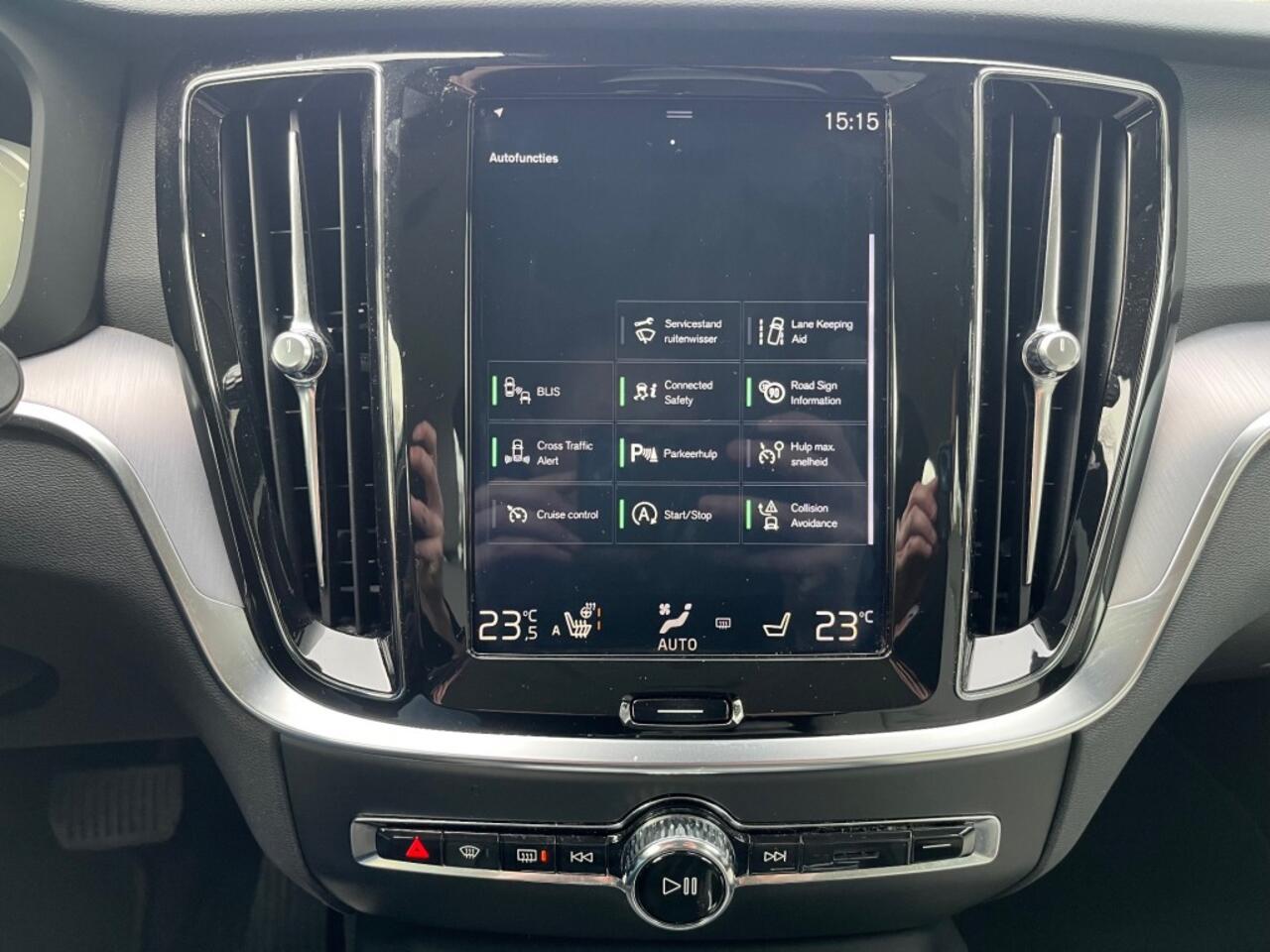 Volvo V60 2.0 T5 MOMENTUM 250PK AUTOMAAT / TREKHAAK / CARPLAY / LEDER / ADAP. CRUISE