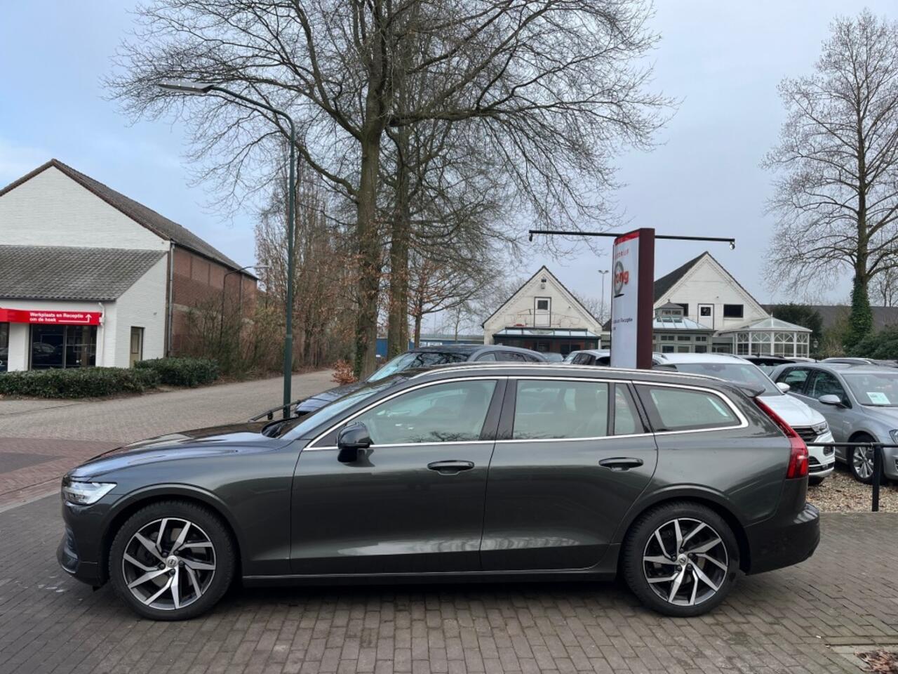 Volvo V60 2.0 T5 MOMENTUM 250PK AUTOMAAT / TREKHAAK / CARPLAY / LEDER / ADAP. CRUISE