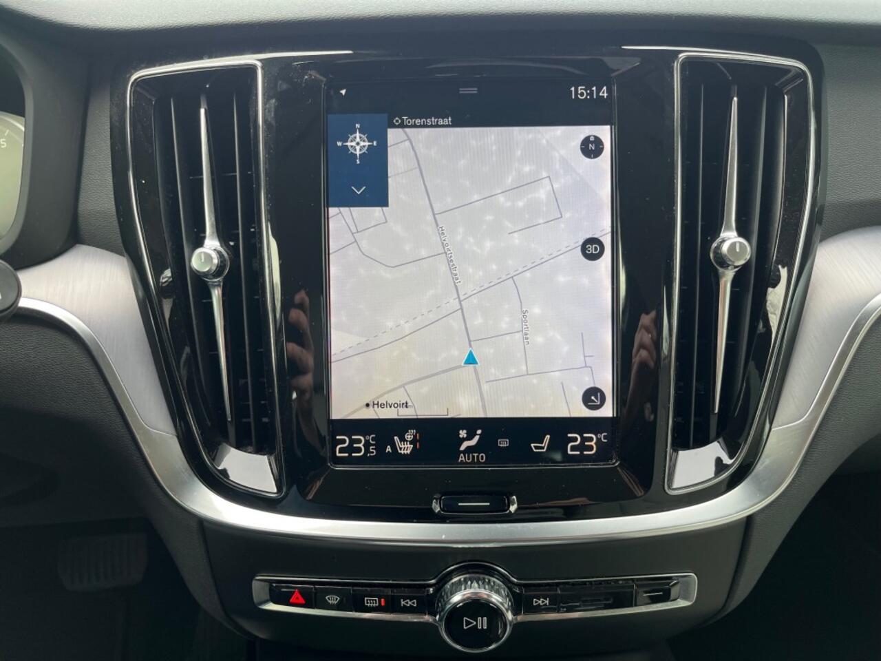 Volvo V60 2.0 T5 MOMENTUM 250PK AUTOMAAT / TREKHAAK / CARPLAY / LEDER / ADAP. CRUISE